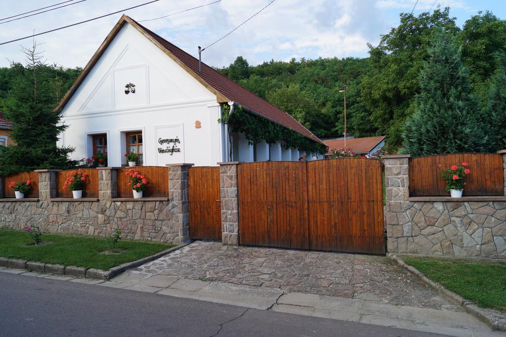 Cseresznyes Vendeghaz Szomolya Exteriör bild